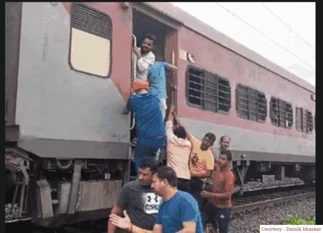 Fire in Telangana Express going to Hyderabad from Delhi