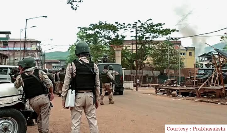 मणिपुर से पांच मेतई युवक पुलिस हथियार लूटने के आरोप में  गिरफ्तार।