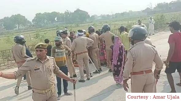 Policemen injured in scuffle with villagers.