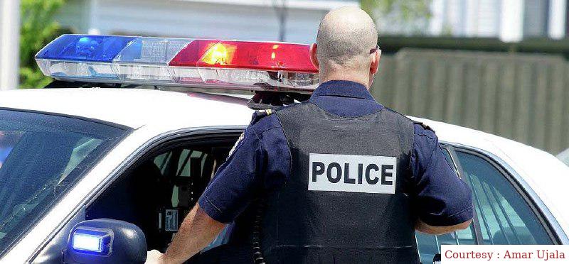 Five policemen were found guilty of sending racist messages against the leaders.