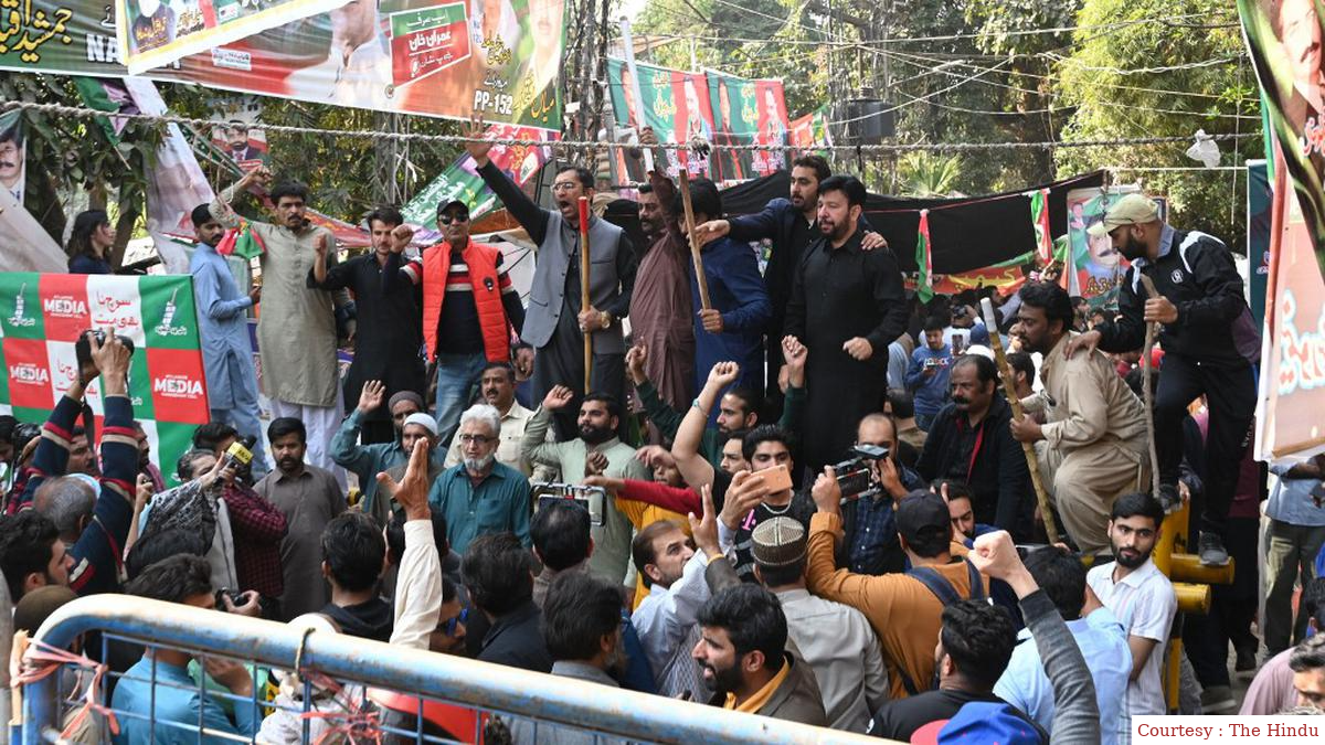 Former PM Imran Khan avoids arrest after Islamabad police reaches his house