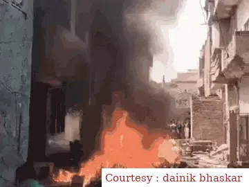 कट्टरपंथियों ने 5 चर्च और ईसाइयों के घर जलाए, हमलावरों के साथ पुलिस की बातचीत जारी।