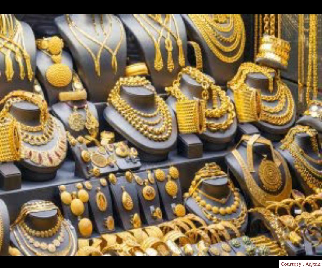 धनतेरस से पहले सोने-चांदी के दामों में गिरावट।