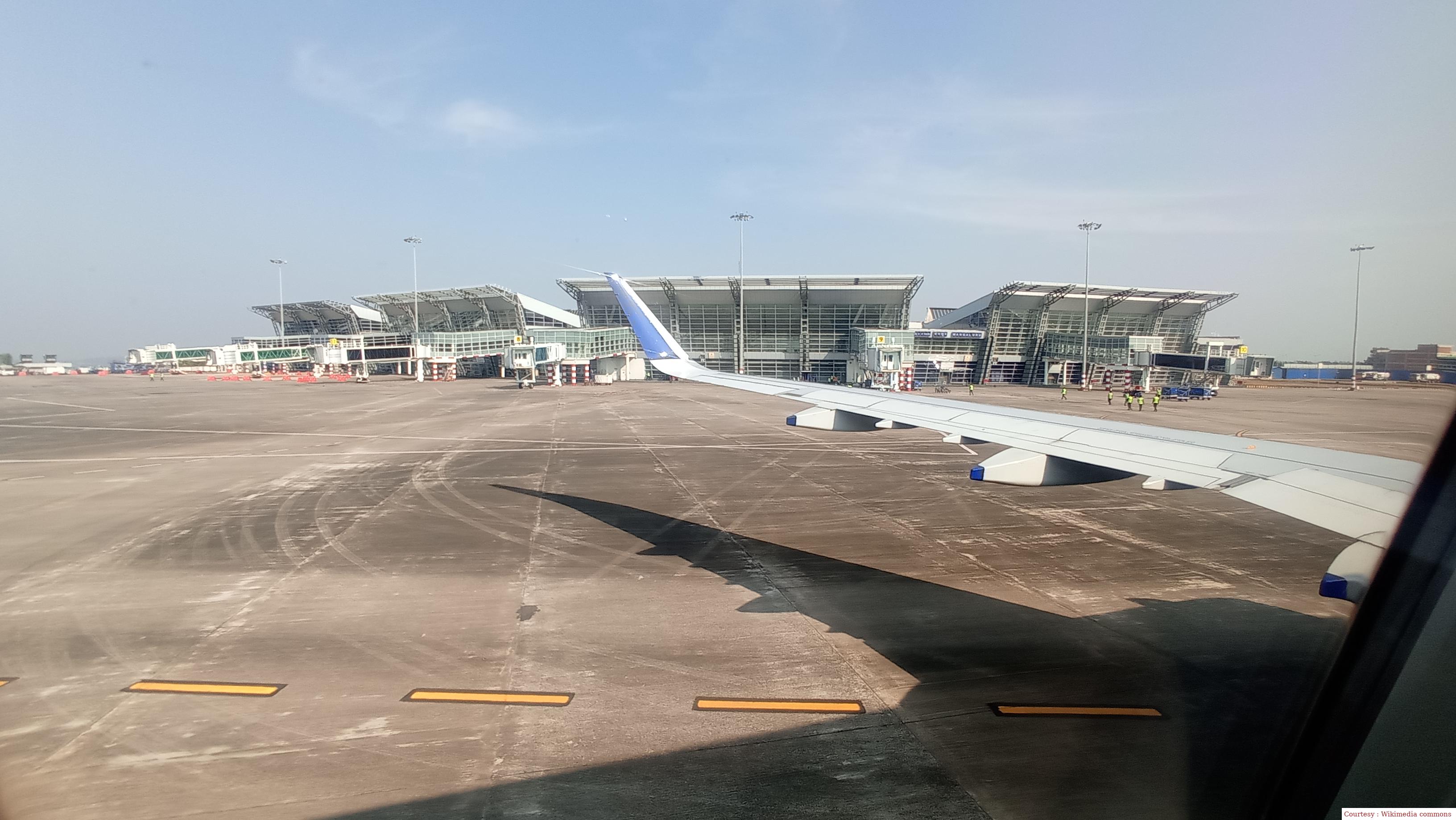 एयरपोर्ट पर सोना चोरी।