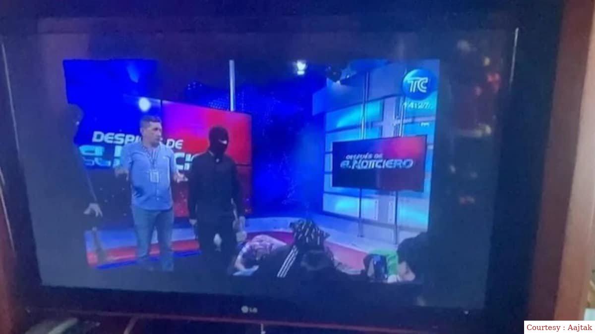 Gun crooks entered live TV show