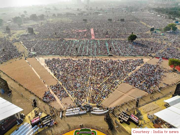 Heat stroke during Maharashtra Bhushan Award event kills 11 people