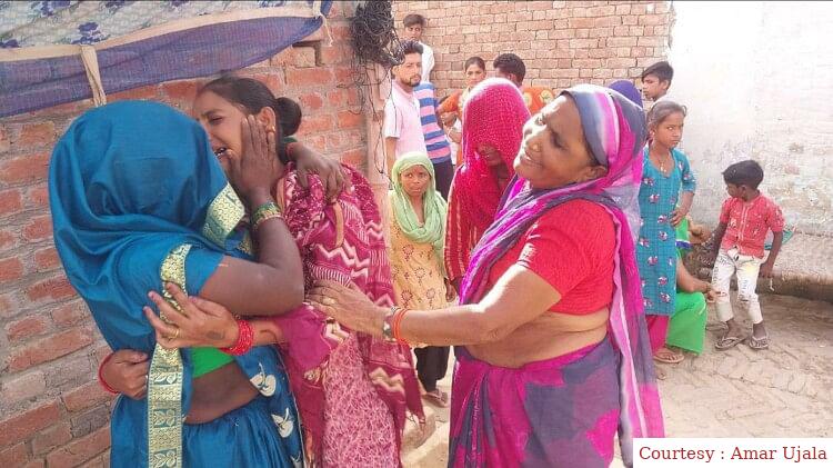 Husband killed his wife due to mobile phone.