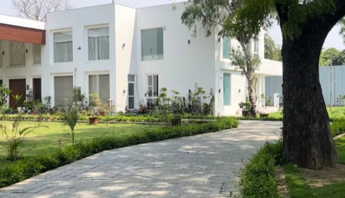 IAS Officer demolished a Delhi Monument that build Bungalow got suspended