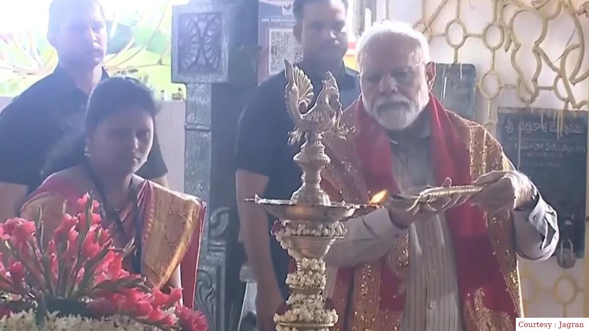 तेलंगाना के वारंगल में प्रधनमंत्री मोदी ने महत्वपूर्ण परियोजनाओं का शुभारंभ किया।