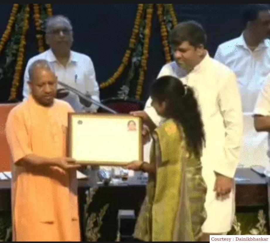 In different departments, Chief Minister Yogi Adityanath gave 400 joining letters to Shoupe.