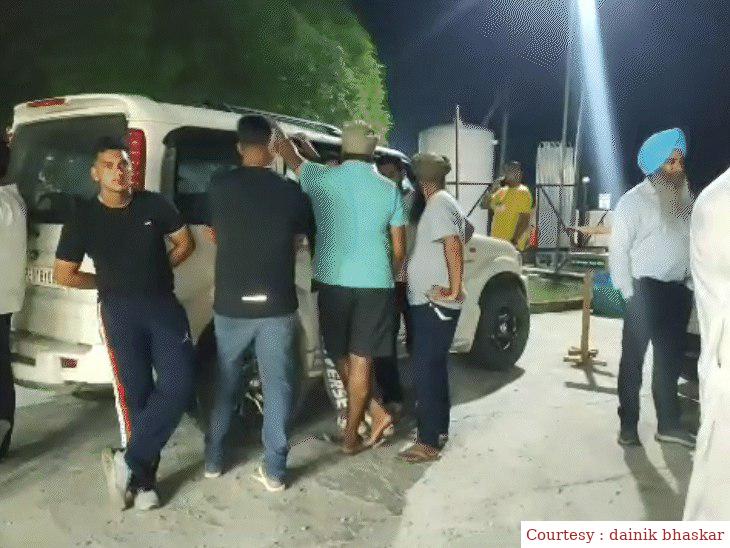 होशियारपुर में 2 बाइक सवार हमलावारों ने गोली चला कर अकाली नेता की हत्या की।