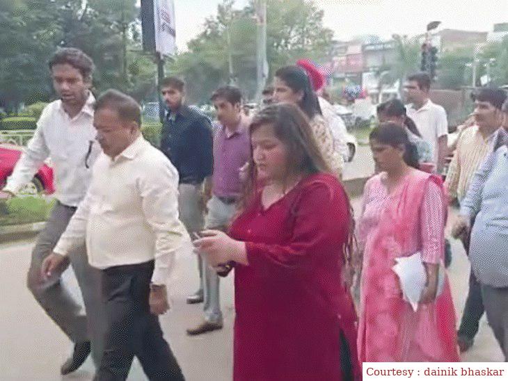 In Panchkula offices, DC imposed dress code, ban on wearing jeans.