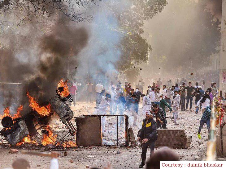 दिल्ली दंगा केस में 8 धाराओं में केस दर्ज।