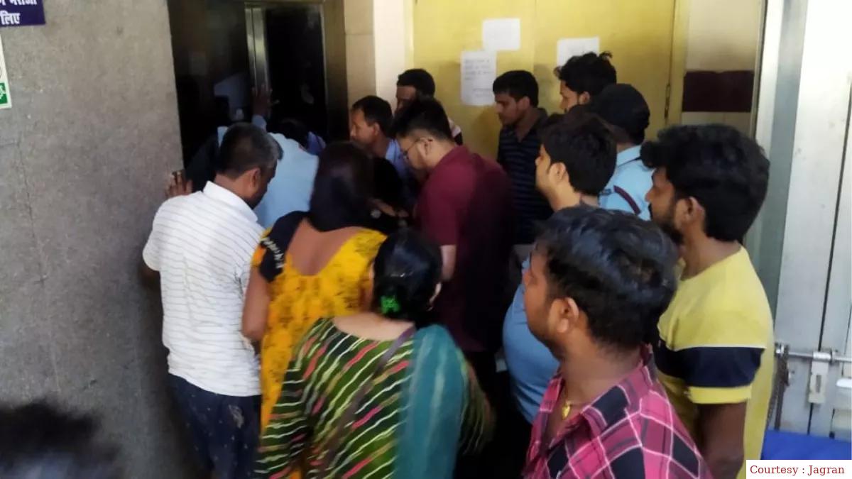 बिहार के पटना में IGIMS लिफ्ट न खुलने से लोगो में अफरा- तफरी का माहौल, घटना में 13 लोग बेहोश