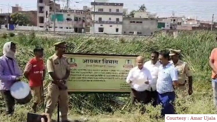 Income tax department raided mafias house.