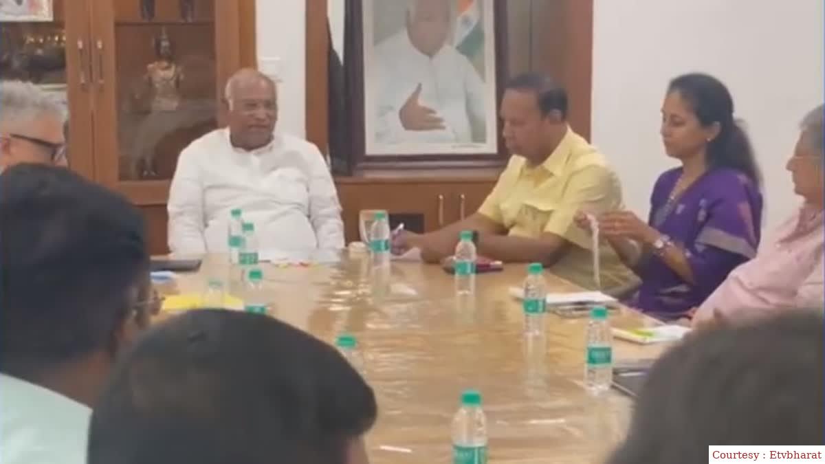 इंडिया लायंस की 24 पार्टीयां विशेष संसद सत्र में लेंगी भाग।