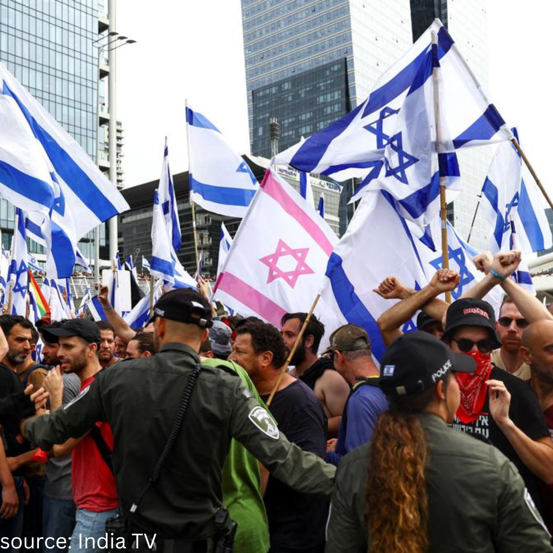 Israelis protesting against the government’s proposed judicial reforms