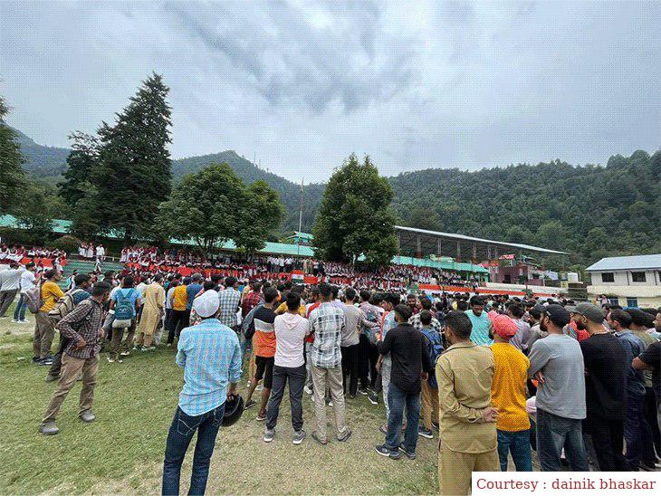 Jammu and Kashmir: The teacher brutally beat up the student by writing Jai Shri Ram in Blackboard.