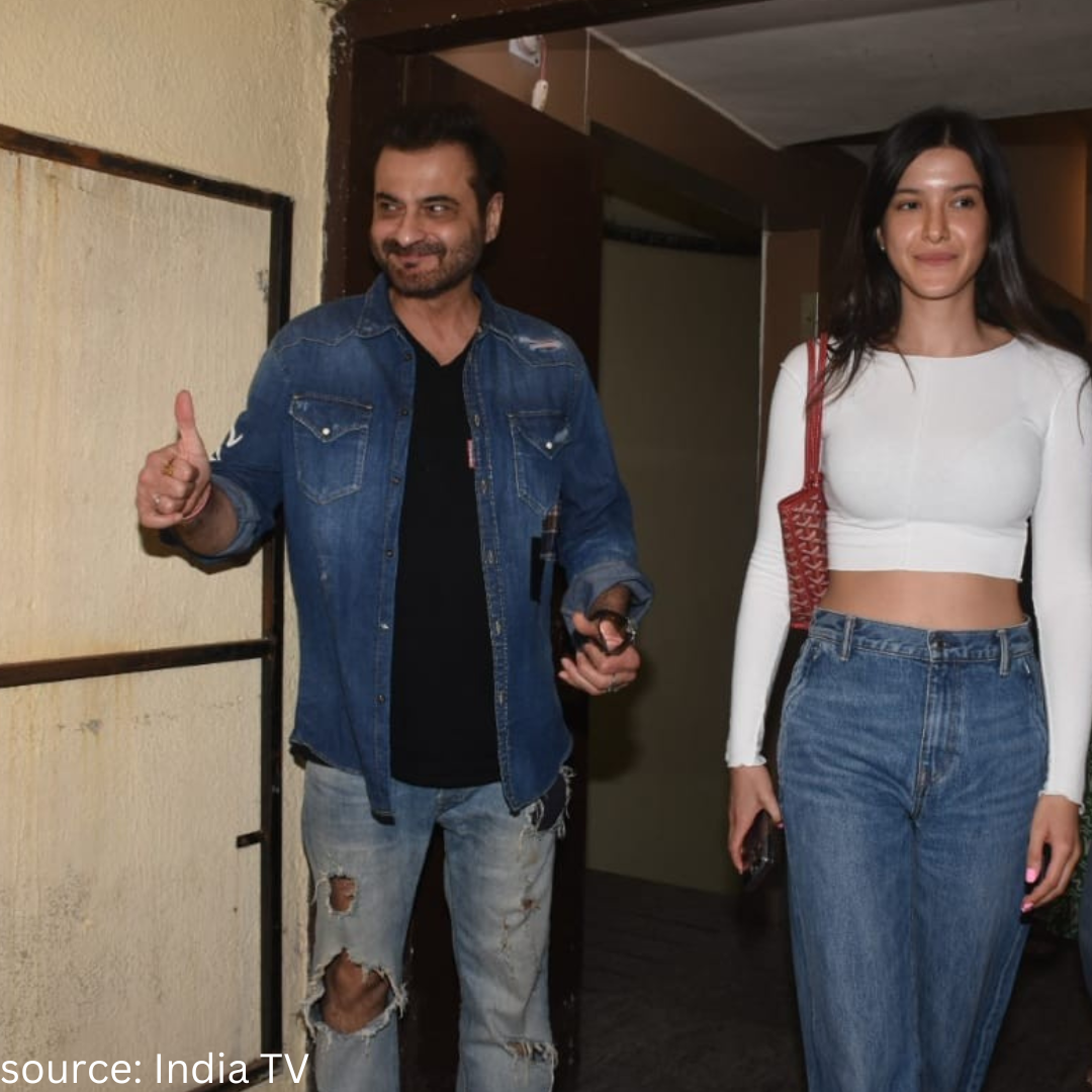 Khushi Kapoor, Shanaya, and all others smiled as they stepped out to watch the film
