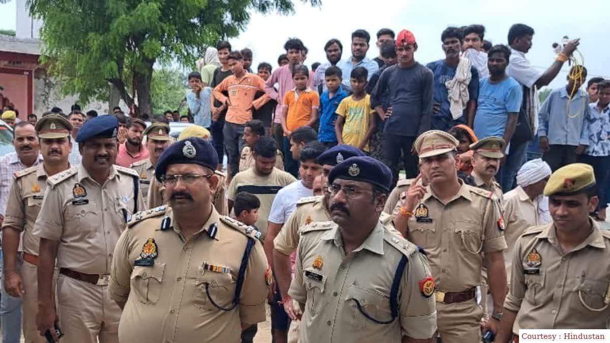 आगरा के थाना कागरोल क्षेत्र में जमीन विवाद को लेकर खूनी संघर्ष