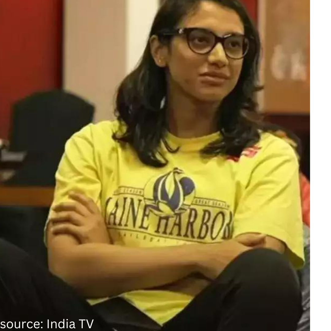 Kohli urged RCB players by giving Mandhana an arm around her shoulder