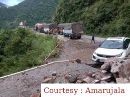 ऋषिकेश में लैंडस्लाइड, रिजॉर्ट पर मलबा गिरा