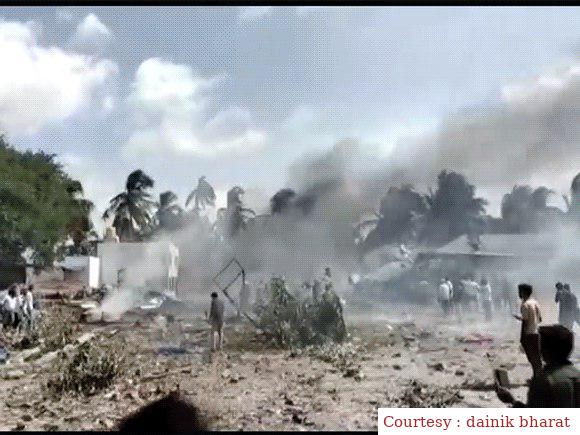 पटाखा कंपनी में बड़ा धमाका, आसपास के घरों और दुकानों को पहुंचा नुकसान।