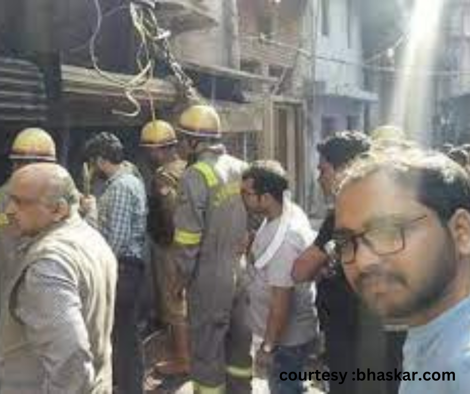 Lucknow: Fire in worship store.