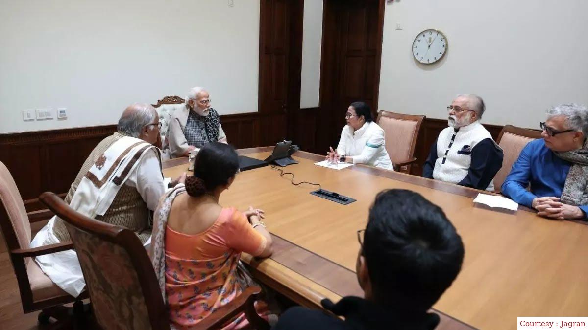 पीएम मोदी से मिली ममता बैनर्जी