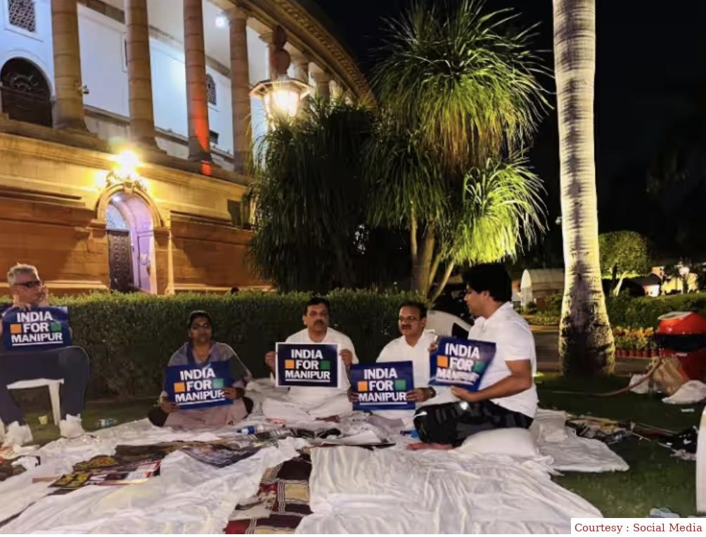 मणिपुर हिंसा: संजय सिंह हुए निलंबित, धरने पर बैठे विपक्षी नेता, पीएम मोदी के बयान की शर्त रखी