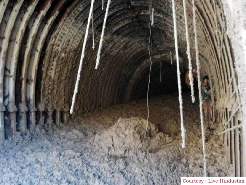 उत्तराखंड में निर्माणाधीन टनल टूटने से 40 से अधिक मजदूर फंसे।