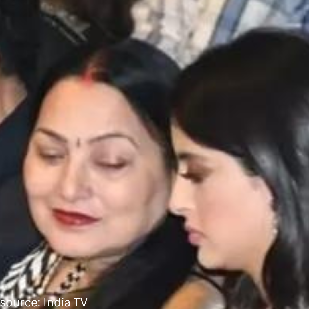 Navya Naveli Nanda with rumored boyfriend Siddhant Chaturvedi' Parents