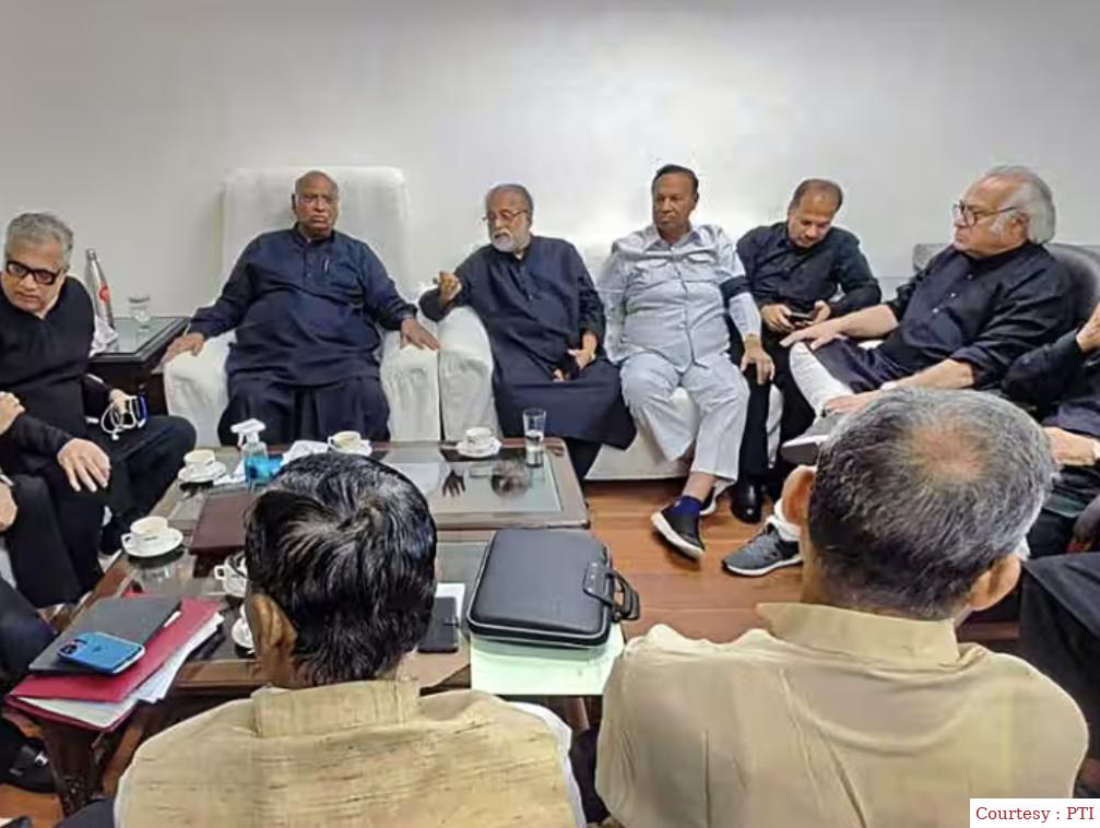 दिल्ली अध्यादेश से जुड़ा बिल रोकने के लिए विपक्षी दल लगा रही है एड़ी चोटी का ज़ोर