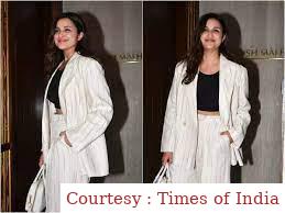 Parineeti Chopra spotted leaving Manish Malhotra's House amid wedding rumours.