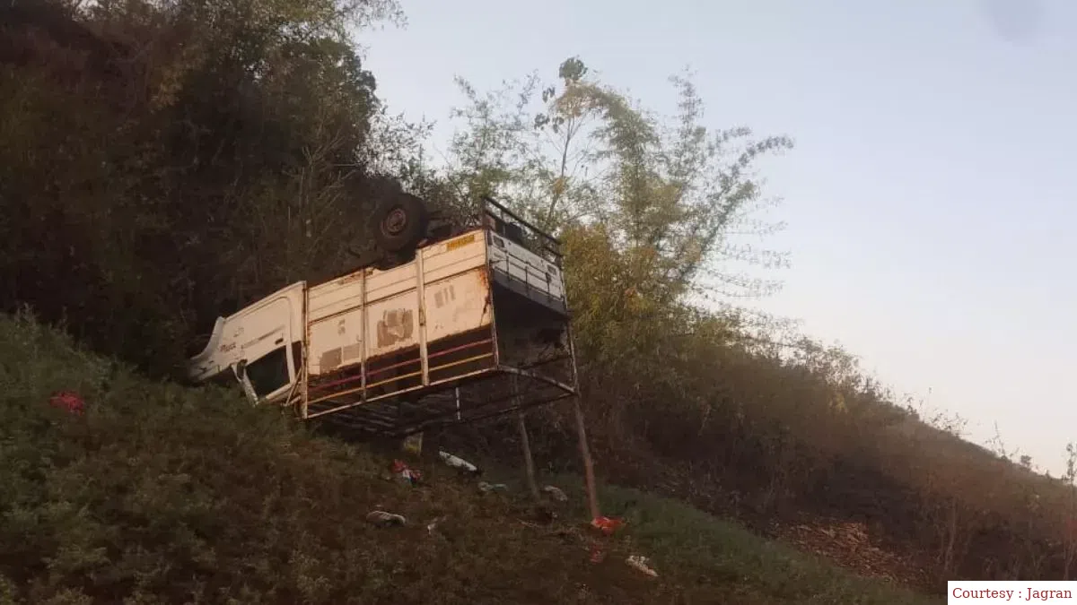 Pickup overturns in MPs Dindori, 14 killed
