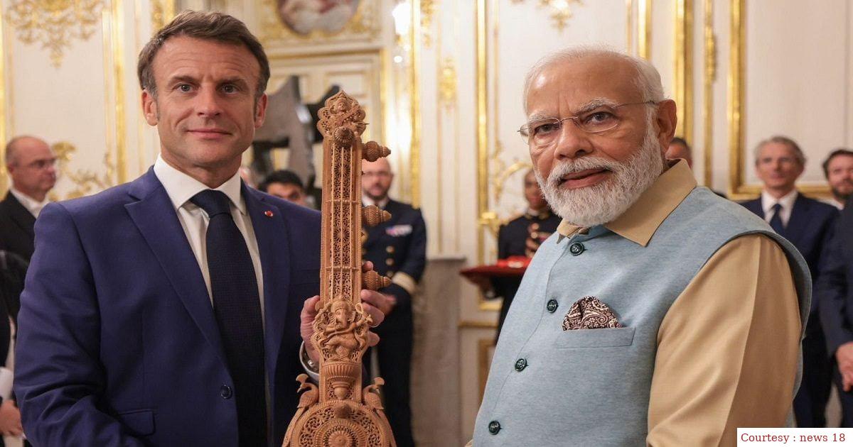 फ्रांस के राष्ट्रपति को पीएम मोदी ने दिए बहुमूल्य भेंट।