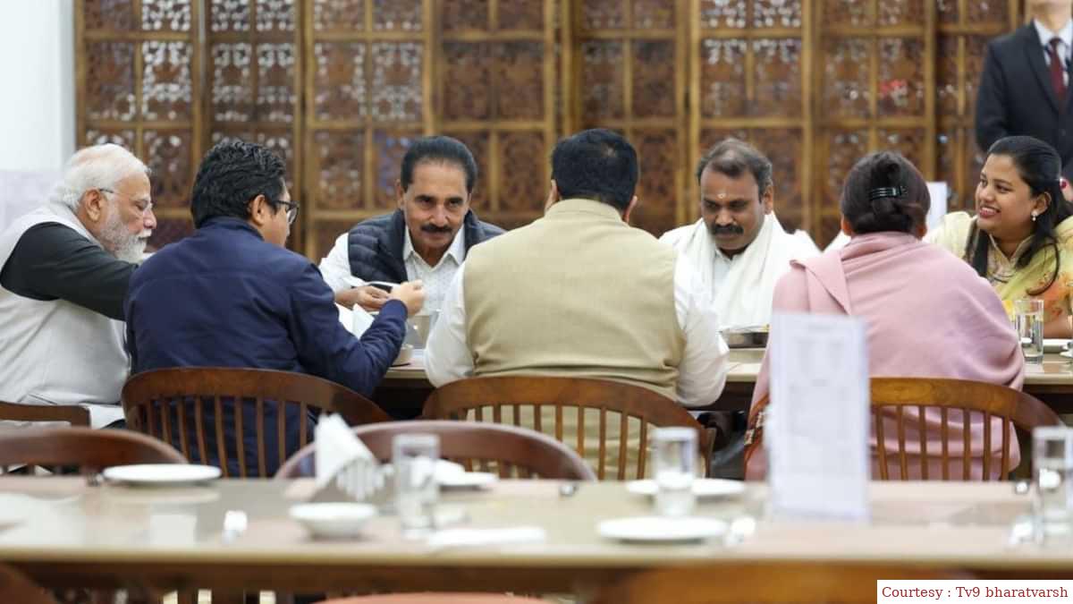 PM Modi has lunch with MPs