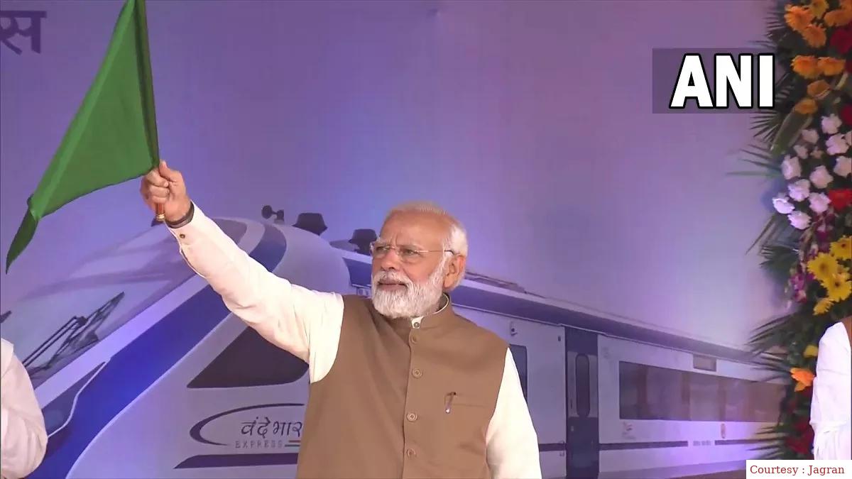 PM Modi shown the green signal from Rani Kamalapati station, the gift of new train to MP