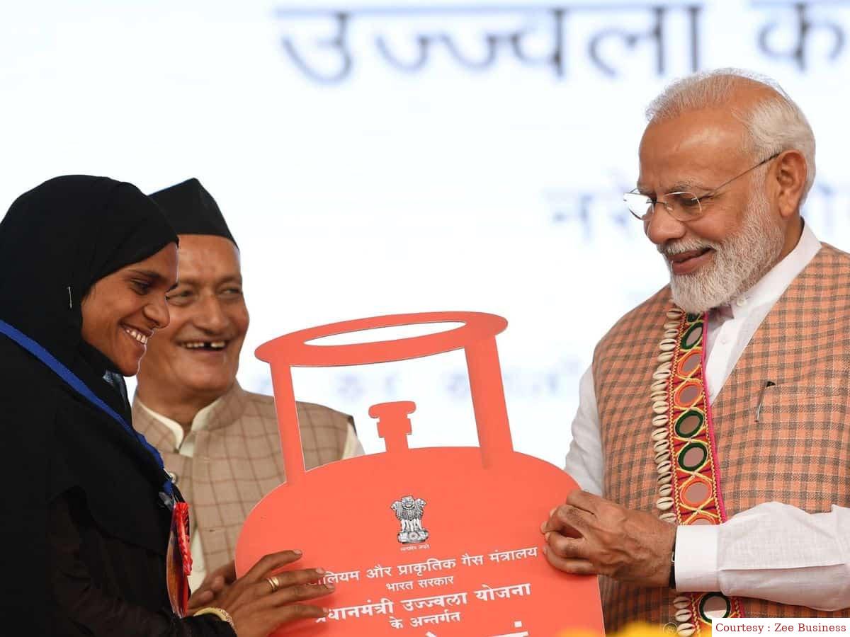 पीएम उज्जवला योजना की सब्सिडी 1 साल बढ़ी