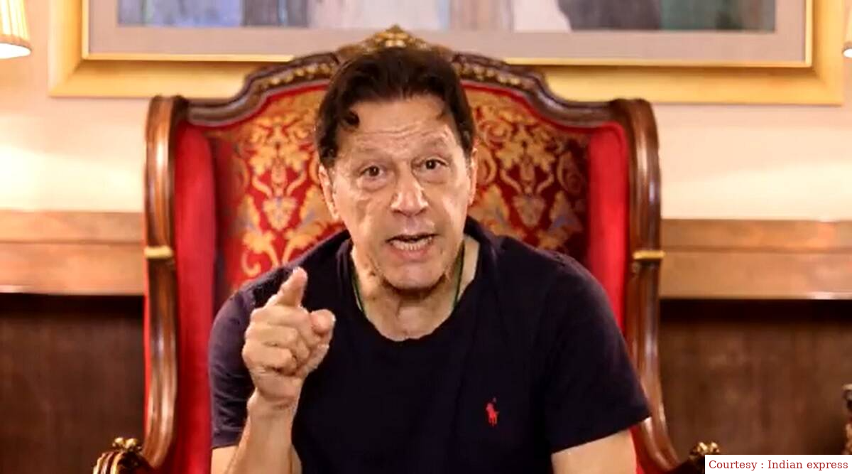 Police gather outside PTI chief Imran Khan house to arrest him