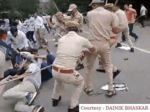 Police lathicharge on BJP Yuva Morcha workers protesting on the incident of rape and murder.