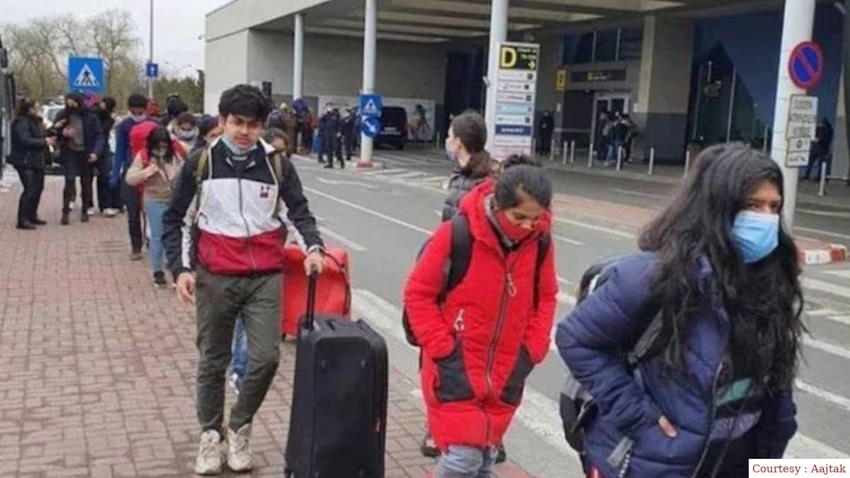 इज़राइल में फंसे भारतीयों को निकालने की तैयारी