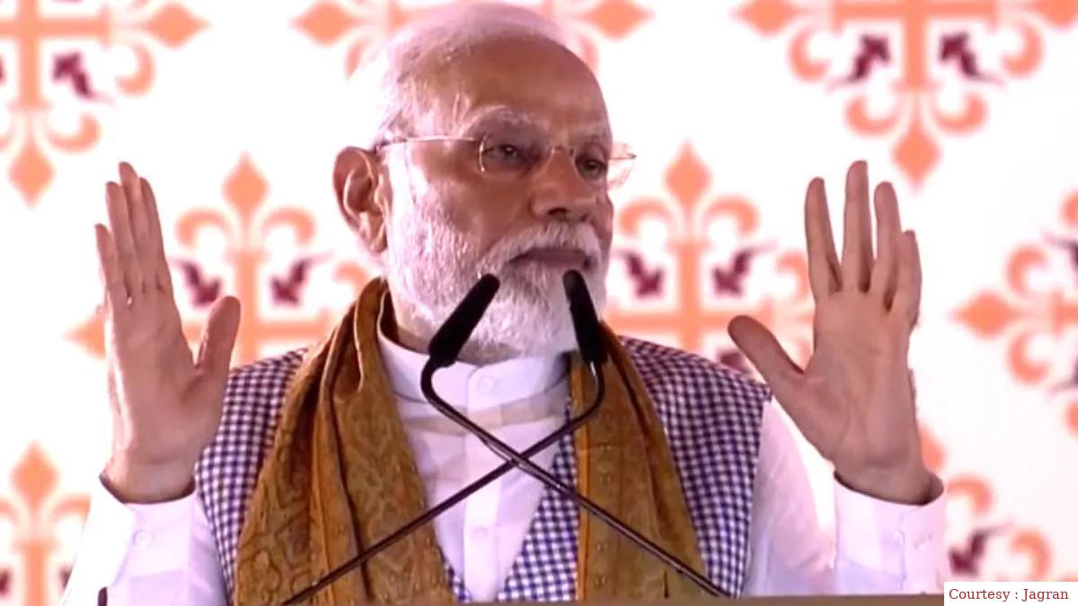 प्रधानमंत्री मोदी ने काशी में विकास परियोजनाओं के र्सौगातों की झड़ी लगा दी