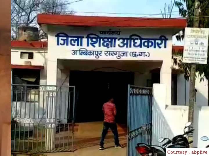 छत्तीसगढ के सरकारी विद्यालयों में जर्जर शौचालयों और पेयजल की समस्याएं।