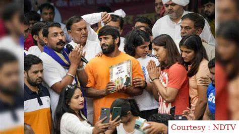 Protesting wrestlers at Jantar Mantar targeted by drunken Delhi police personnel