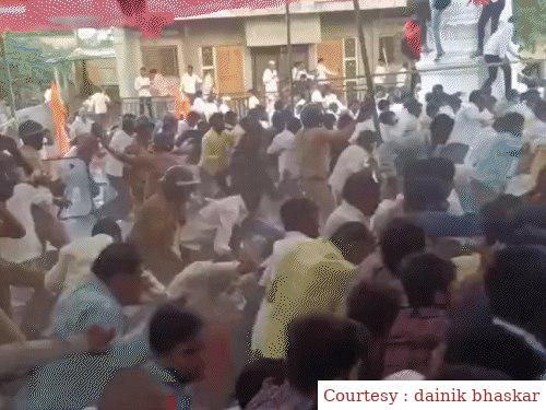 मराठा आरक्षण को लेकर महाराष्ट्र में विरोध प्रदर्शन, पुलिस की लाठीचार्ज में 20 प्रदर्शनकारी घायल।