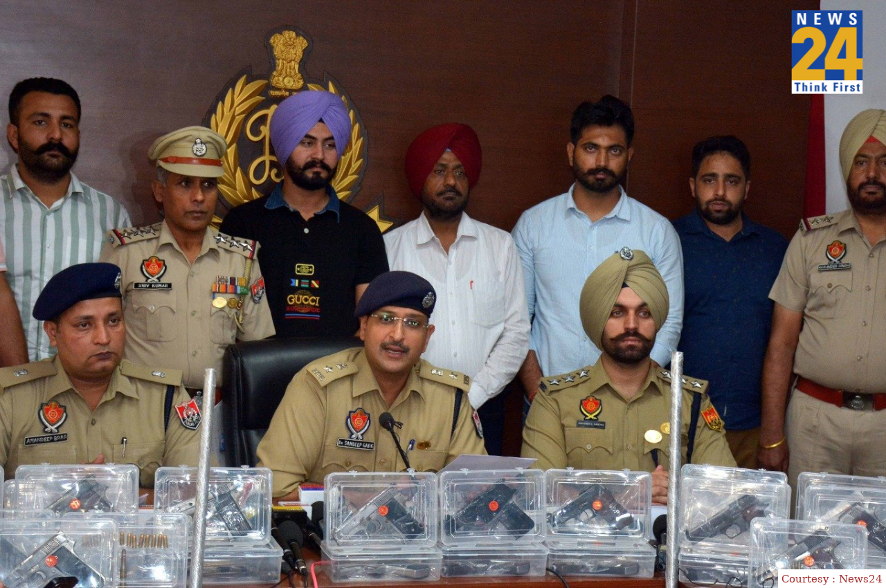 Punjab Police achieved great success, busted the largest arms smuggling racket in North India!