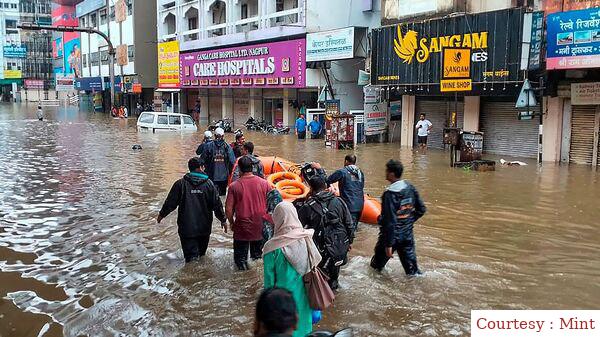 Rain havoc in Nagpur, Indian Army participated in rescue campaign.
