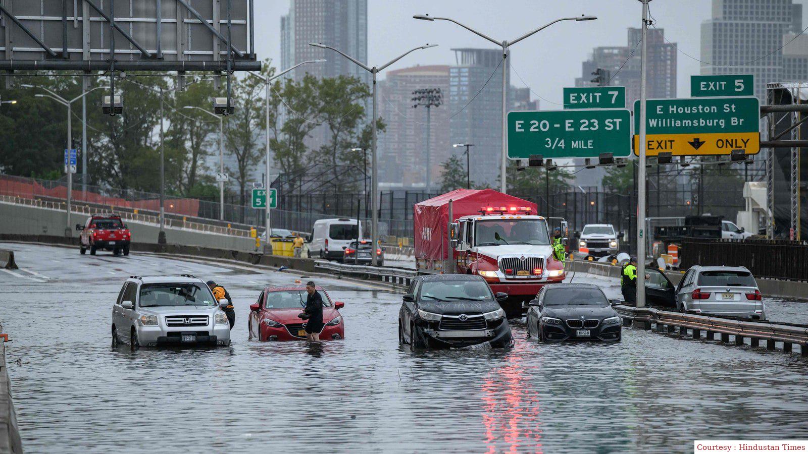 3 घंटे में न्यूयॉर्क में रिकॉर्ड तोड़ बारिश, प्रभावित हुए लाखों लोग।
