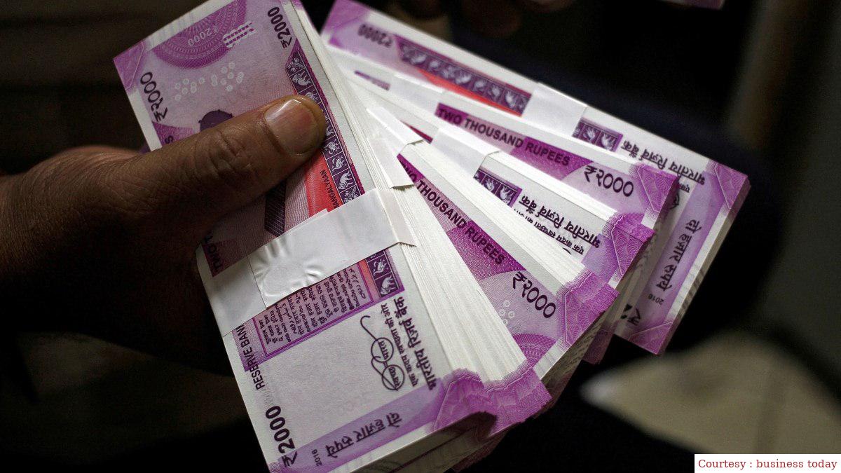 RBI extended the last date for changing 2,000 rupee notes.